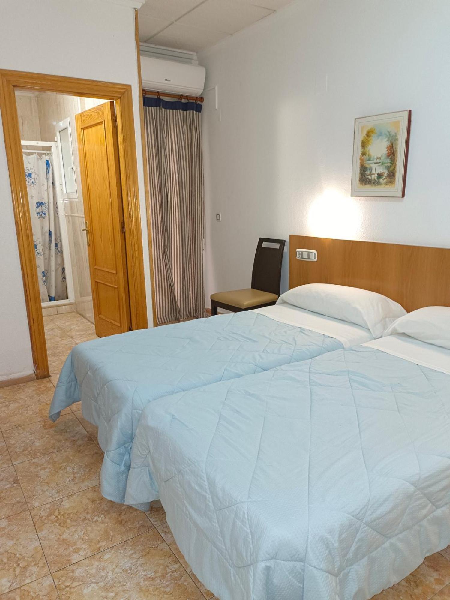 Hostal Gran Via Levante Torrevieja Exterior foto